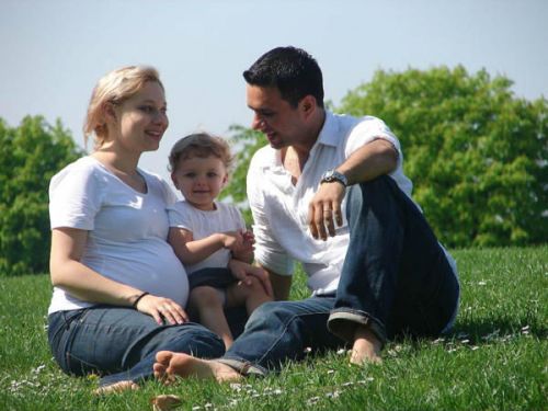 Беременная с семьей
