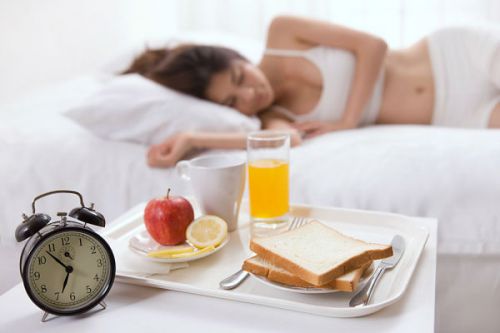 Завтрак в постель для женщины